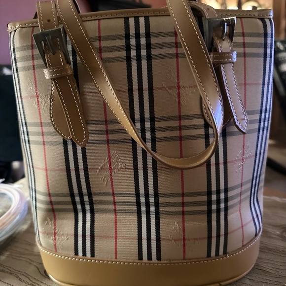 Iconic Designer Plaid Bucket Shoulder Bag with Attached Wallet Perfect NEW - Picture 7 of 16